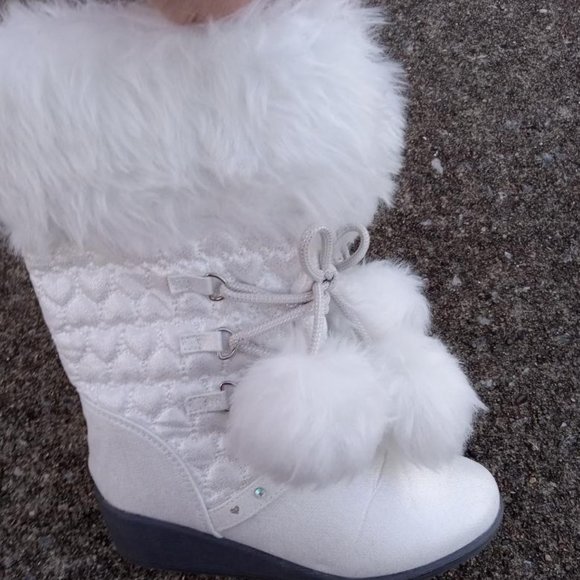 Roebuck & Co white fur boots toddler girl size 12M - Picture 3 of 9